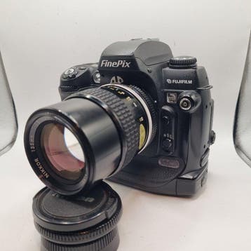 Fujifilm FinePix S3 Pro DSLR Camera - Nikkor 135mm f/3.5 AI, Nieuw
