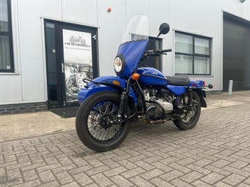 URAL EN DNEPR MOTOREN MET ZIJSPAN
