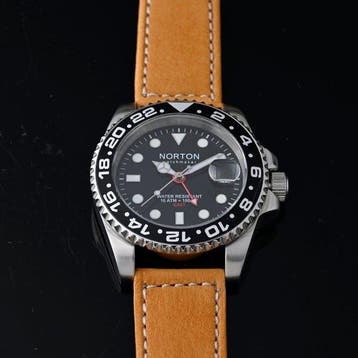 Norton - Pantheon GMT - Swiss Made - Automatico Sellita, Sieraden, Tassen en Uiterlijk, Horloges | Heren, Nieuw