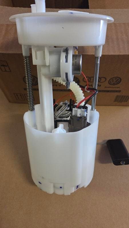 Brandstofpomp Benzinepomp VW Fox Origineel Nieuw, Auto-onderdelen, Overige Auto-onderdelen, Nieuw, Volkswagen, Verzenden