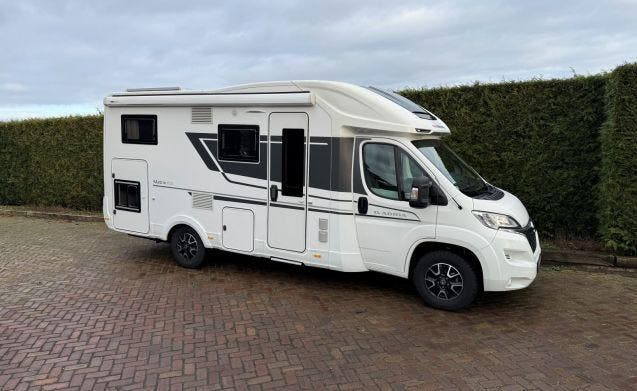 4 pers. Adria Mobil camper huren in Putten? Vanaf € 204 p.d., Caravans en Kamperen, Verhuur