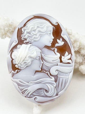 CASSIS MADAGASCARIENSIS - Cameo - Handgesneden camee, Nieuw