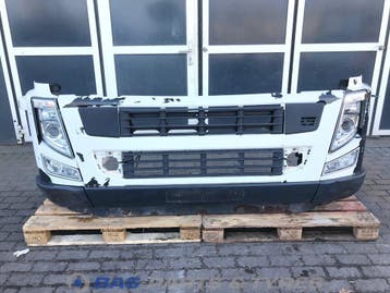 Bumper Volvo FM3 82309886, Ophalen, Gebruikt, Volvo, Carrosserie en Plaatwerk