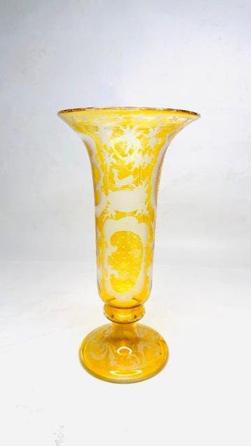 Vaas - Glas - amberkleurig glas uit Bohemië