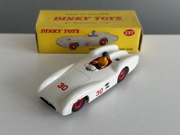 Dinky Toys 1:43 - Modelauto - Mercedes Benz Racing Car #30, Nieuw