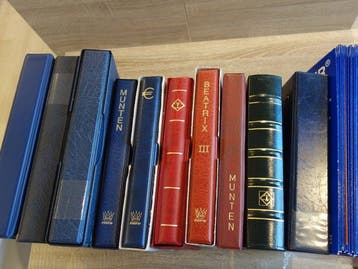 Nederland. Accessoires 10x muntenalbums plus 2 banden