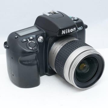 Nikon F60 + AF Nikkor 28-80mm F3.3-5.6 G Analoge camera, Nieuw