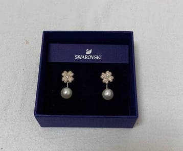 Swarovski - Beeldje, Swarovski pearl four-leaf clover rose