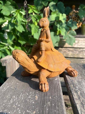 Decoratief ornament - Europa - Schildpad met konijn, Antiek en Kunst