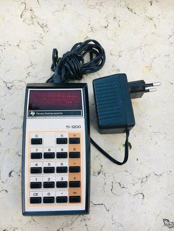 Casio TI-1200 texas instrument + Chargeur dorigine -, Nieuw