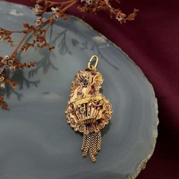 Antiek gouden hanger van een mutsenbel (Hanger of bedel), Ophalen of Verzenden, Gebruikt, Goud, Overige merken