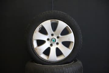 Velgen Skoda Superb Goodyear Winterbanden, Ophalen, Gebruikt, 16 inch, Banden en Velgen