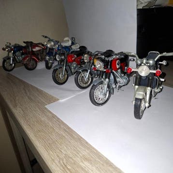 Polistil 1:15 - Model motorfiets (7) - BMW R75/5; Suzuki GT, Nieuw