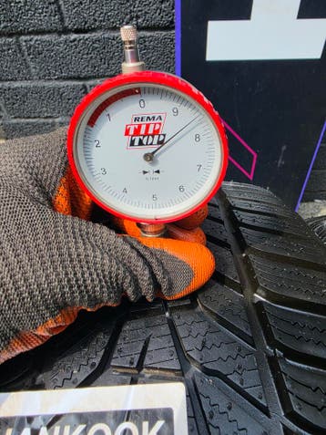 225/40r18 92V Hankook 2 Winterbanden, Ophalen, 18 inch, Nieuw, Winterbanden