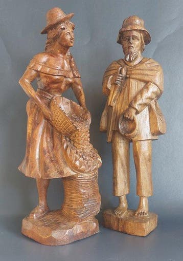 Beeldje - Hand-Carved Andean Campesinos (2) - Hout