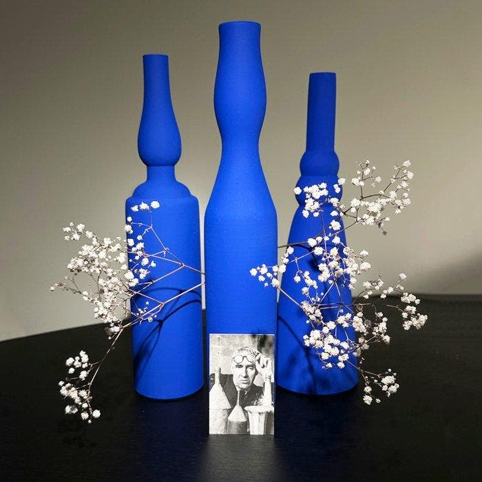 Morandi - Homage to Giorgio Morandi & Yves Klein - Vaas -, Antiek en Kunst, Antiek | Meubels | Stoelen en Banken