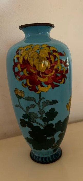 Vaas van cloisonné-emaille met chrysantenmotief - Emaille,
