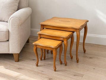 Elegante set van drie bijzettafels – jaren 80 – warme