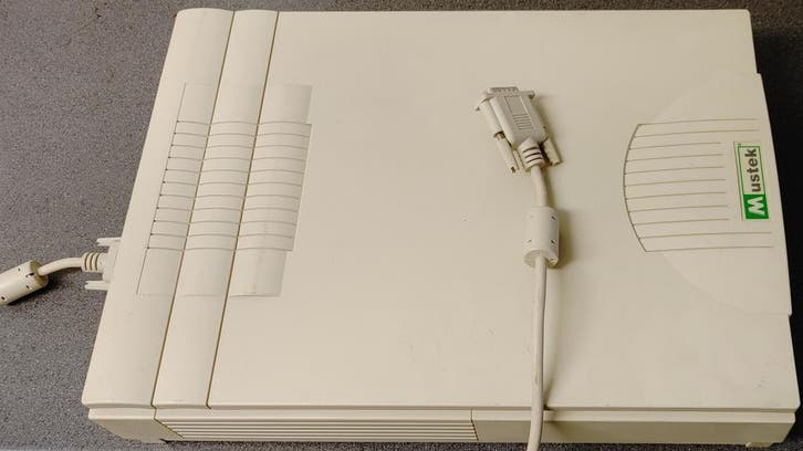Mustek 600 II N Flatbed Scanner – Vintage & werkend, Computers en Software, Scanners, Windows, Zo goed als nieuw, Flatbedscanner