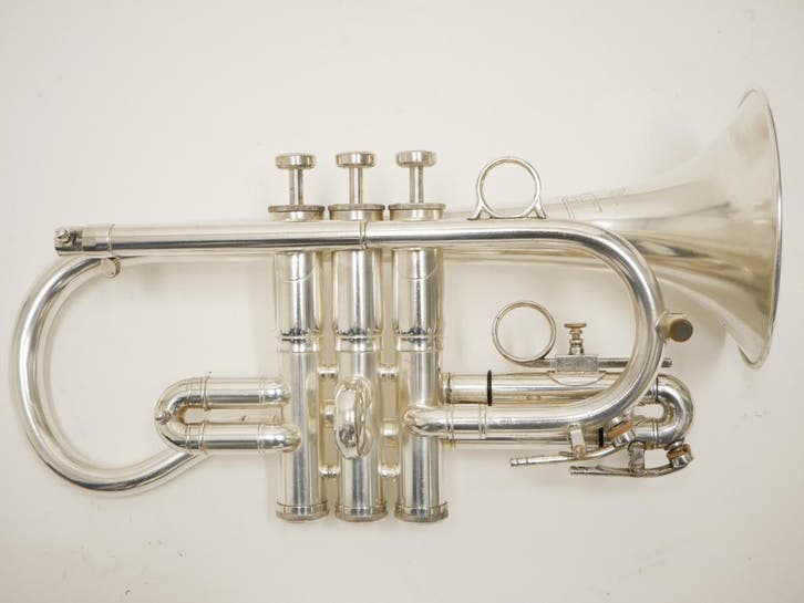 Gebruikte Es Cornet Besson New Standard verzilverd met koffe, Muziek en Instrumenten, Blaasinstrumenten | Trompetten, Gebruikt