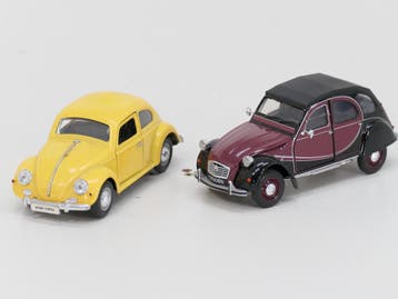 Schaal 1:24 Set Volkswagen Beetle (Kever) en Citroën 2CV..., Ophalen of Verzenden, Gebruikt