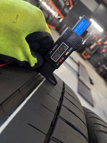 295/40/21 111Y NEO EV MICHELIN ZOMERBANDEN 5,5MM PROFIEL 2X, Ophalen, Gebruikt, 295 mm, 21 inch