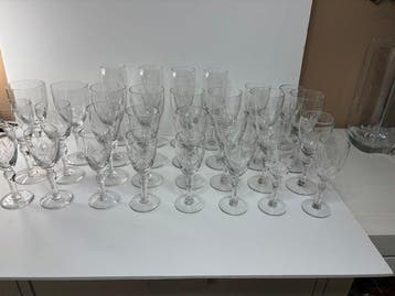 Drinkservies - Kristal - 30 vintage glazen met snijwerk, Antiek en Kunst