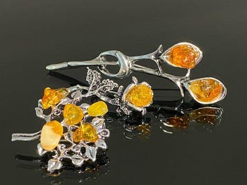 Set van 3 Baltisch amber broches – Drie artistieke