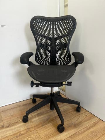 Refurbished Herman Miller Mirra 2 - Graphite Uitvoering!, Verzenden, Zwart, Zo goed als nieuw, Bureaustoel