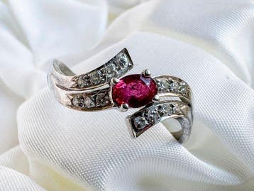 Ring - 18 karaat Witgoud - 0.57ct. tw. Robijn - Diamant -, Nieuw