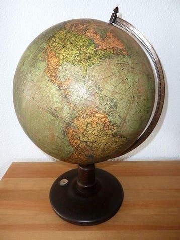 Celestial and terrestrial globes - Columbus Erdglobus um