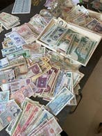 Wereld. - 1500 bankbiljetten - Various Dates, Postzegels en Munten, Bankbiljetten | Europa | Niet-Eurobiljetten