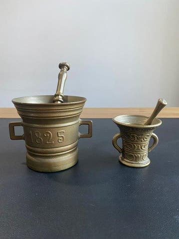 Vijzel en stamper (2) - Messing - vijzels met stampers