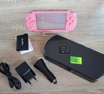 PSP 1004  Roze Complete Set  + 2 card met kinder games, Nieuw