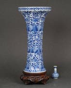 Vaas - Porselein - Lotus Petal Cartouches, filled with