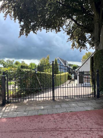 Inrijpoort 400 cm breed buitenwerks de palen Kleur Zwart., Tuin en Terras, Nieuw, Ophalen of Verzenden, 150 tot 200 cm, IJzer