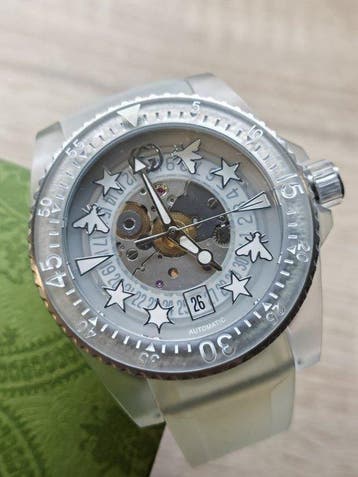 Gucci - Dive Automatic – Skeleton Dial – Special Case -, Sieraden, Tassen en Uiterlijk, Nieuw