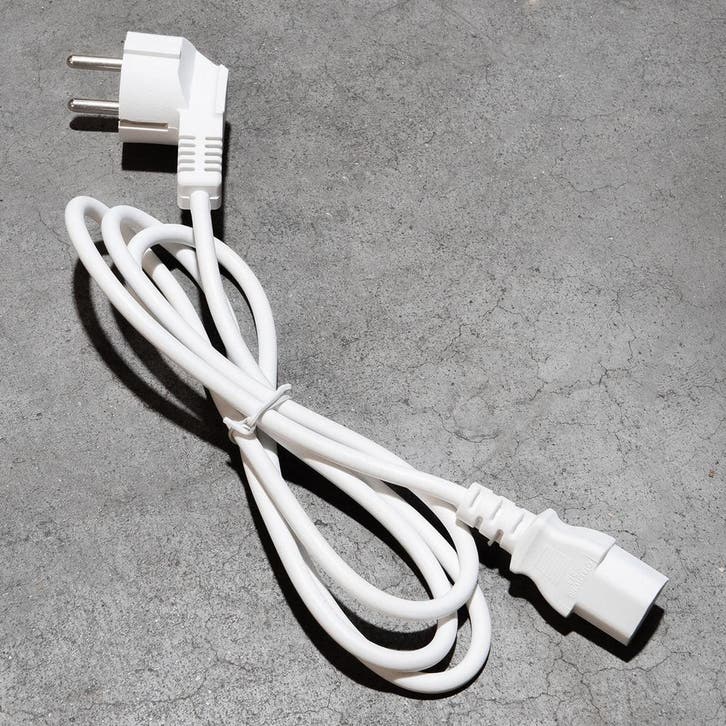 Stroomkabel 3G0.75mm² IEC C13 female naar Schuko male - 1,2, Muziek en Instrumenten, Licht en Laser, Verzenden