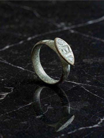 Oud-Romeins, Keizerrijk Brons Zegelring met geometrische