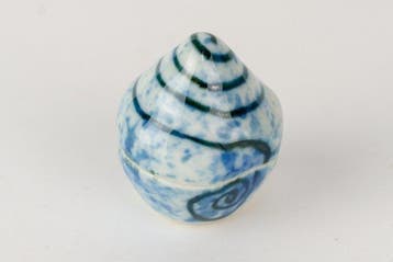 Makigai kg (spiraalvormige schelpenwierookhouder) -