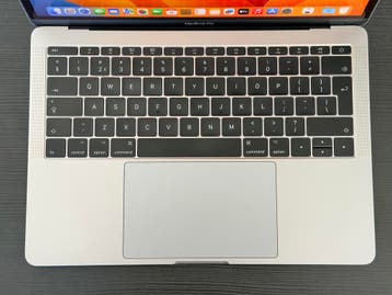 Apple Macbook Pro A1708 - 13 inch - i5, MacBook Pro, 256 GB, Qwerty, 8 GB