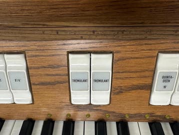 Content D 2100, Gebruikt, 1 klavier, Orgel