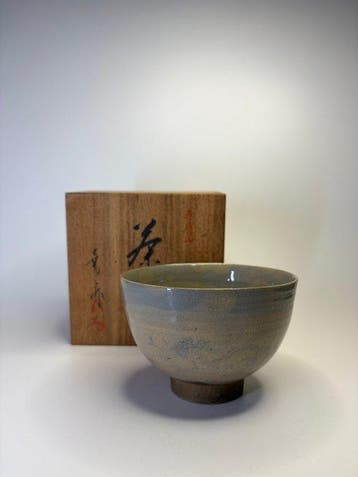 Japanse grijze glazuur-chawan – ash- en celadontoon –