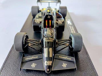 GP. REPLICAS 1:18 - Model sportwagen - LOTUS 95 T 1984, Nieuw