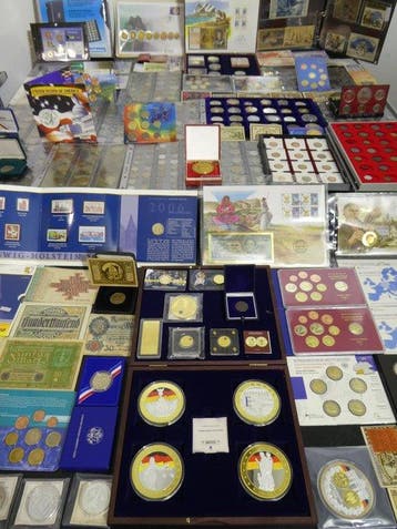 Wereld. Collection of coins/banknote/medals/euro inkl. pp