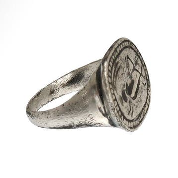 Oud-Romeins Zilver Solide ring met sprinkhaan