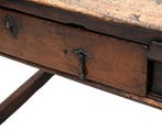 Een notenhouten tafel, Spanje, 17e eeuw, Gebruikt