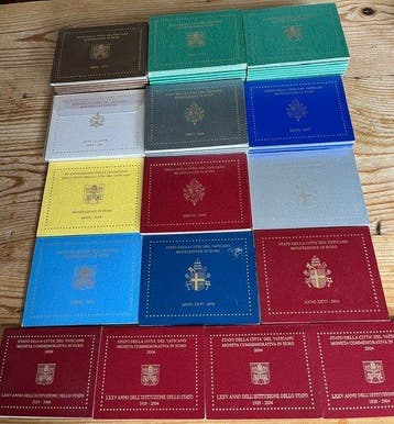 Vaticaan. Accessories 2002/2012 (55 blisters with empty