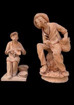 sculptuur, Personaggio popolare (2) - 32 cm - Aardewerk -, Antiek en Kunst