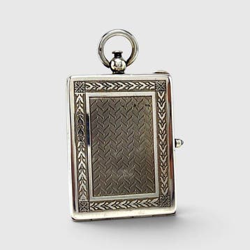 Doos - Guilloché gravure - verguld interieur - .900 zilver -